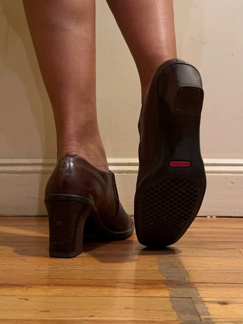 Brown leather Aerosoles heeled ankle booties, women’s size 9